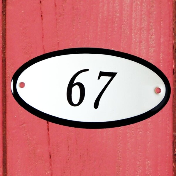 Huisnummerbordje ovaal nummer 67